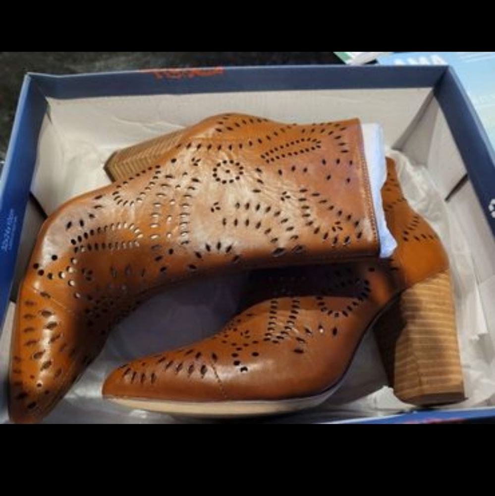 Ladies leather boots size 6.5